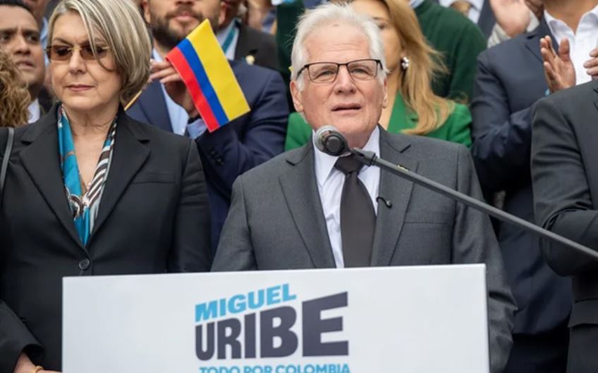 Padre del senador Miguel Uribe oficializa su candidatura presidencial