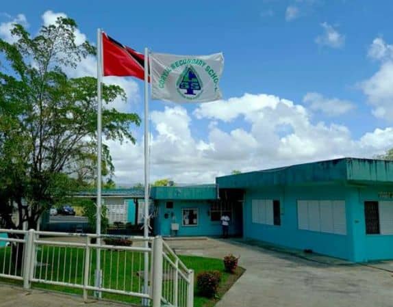 Detienen a estudiante de primer año en Trinidad