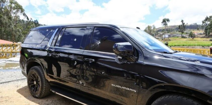 Presidente de Ecuador sale ileso de ataque a su caravana
