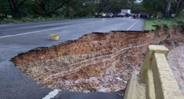 Fuertes lluvias provocan colapso del Puente El Corozo en Barinas