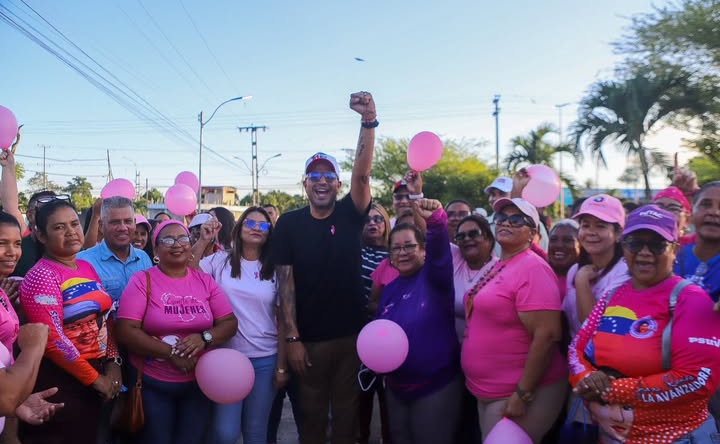 Alcalde Asnardo Rodríguez participó en Caminata Rosa por la prevención del cáncer de mama