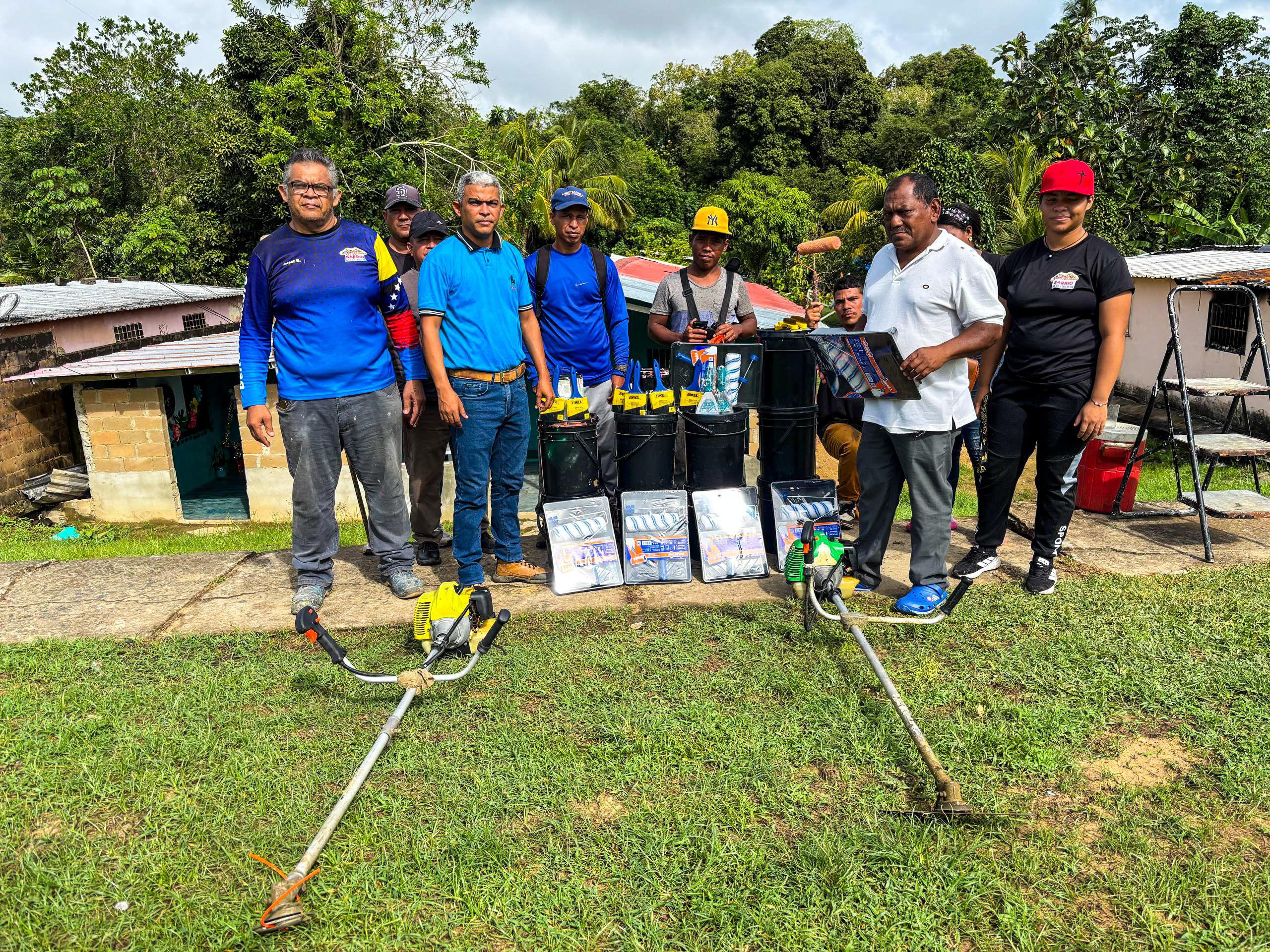 Gobernación rehabilita fachadas y ejecuta jornada integral de limpieza en Campo Florido