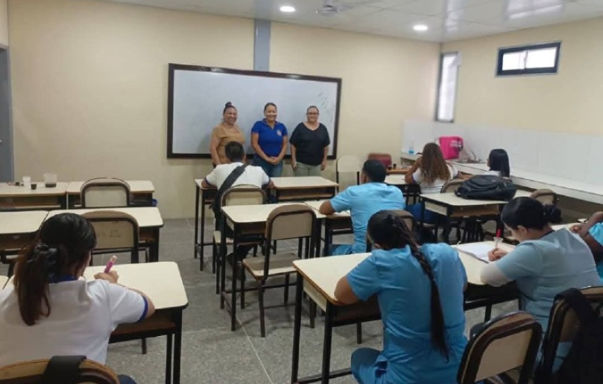Llevaron charla formativa a la Unefa sobre elaboración de ensayo histórico