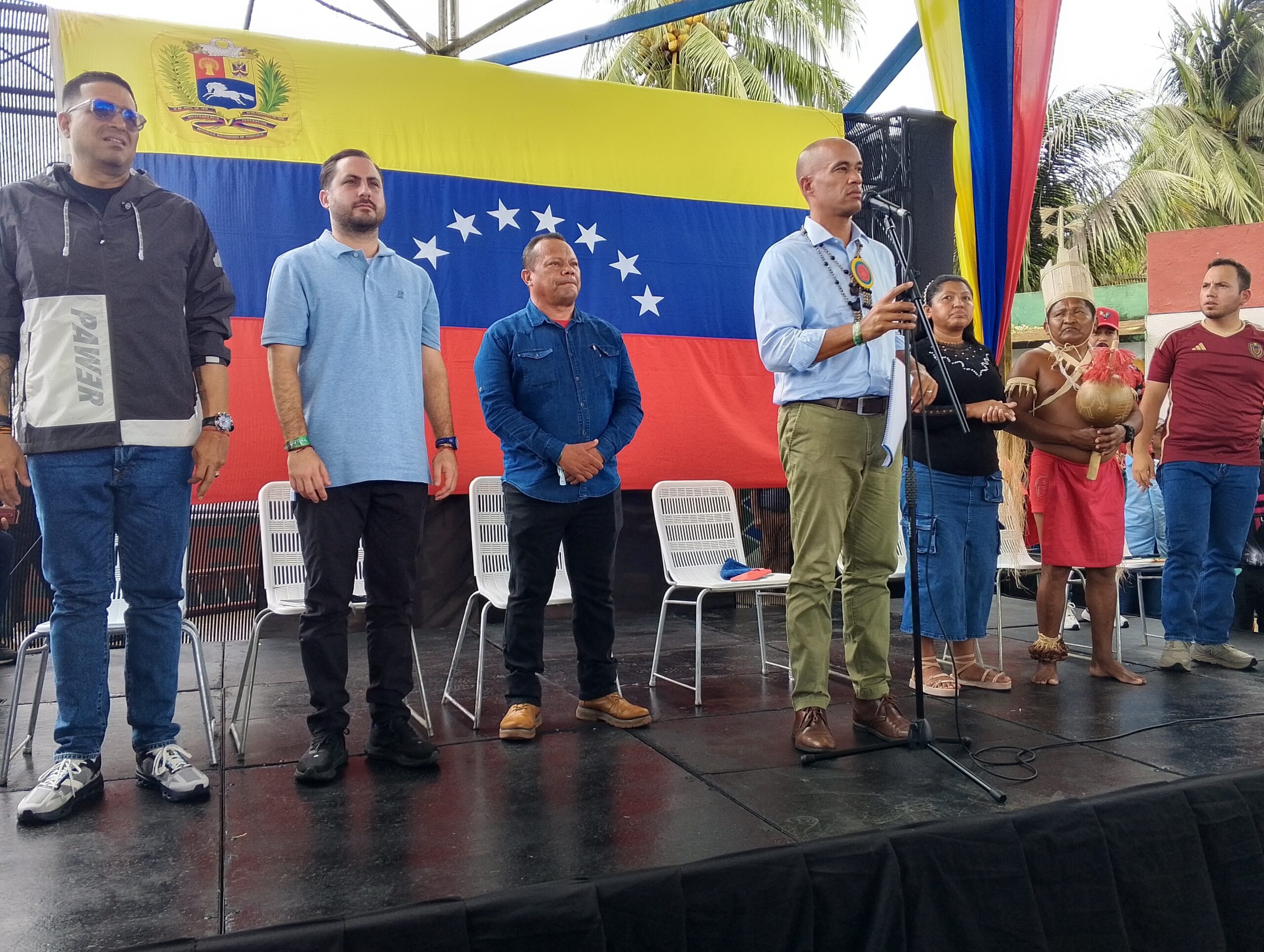 Misión Sucre y el Ministro de Educación en Delta Amacuro