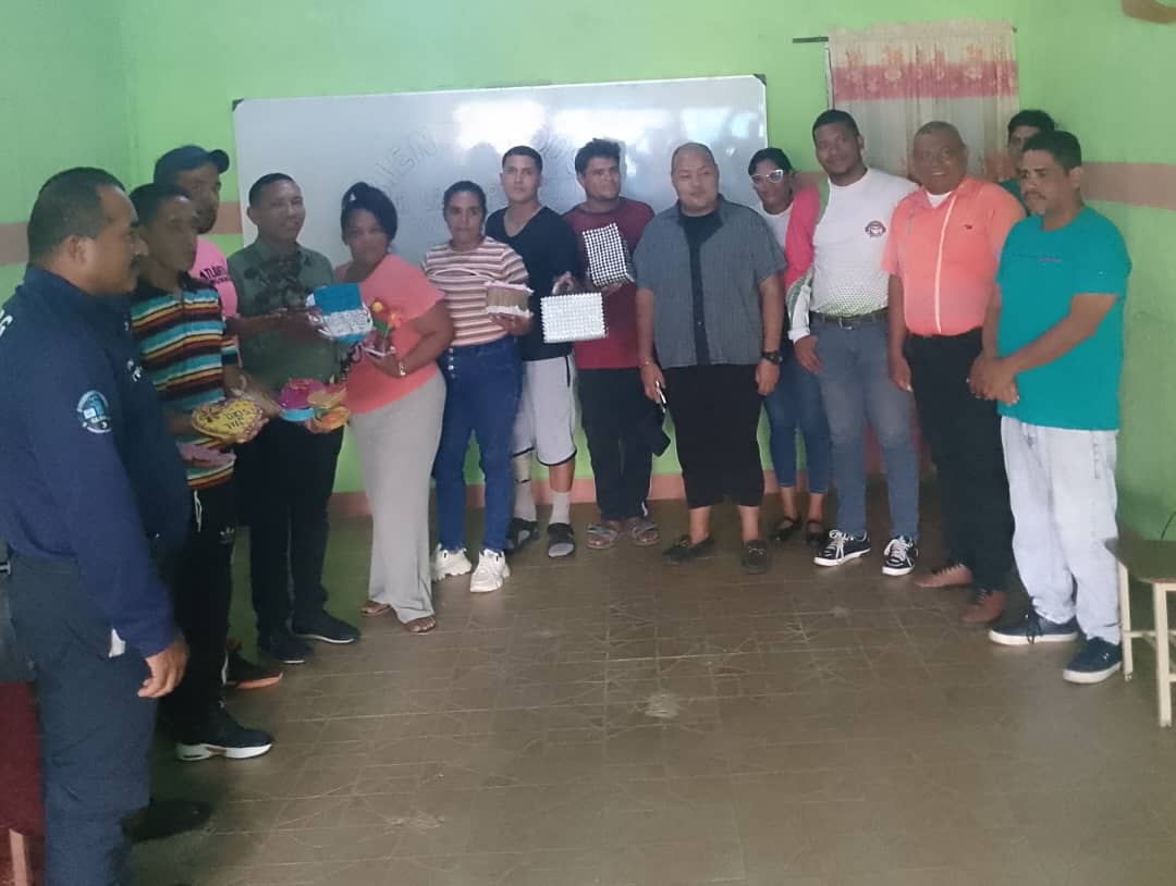 Estudiantes privados de Libertad realiza exposición con materiales de reciclaje