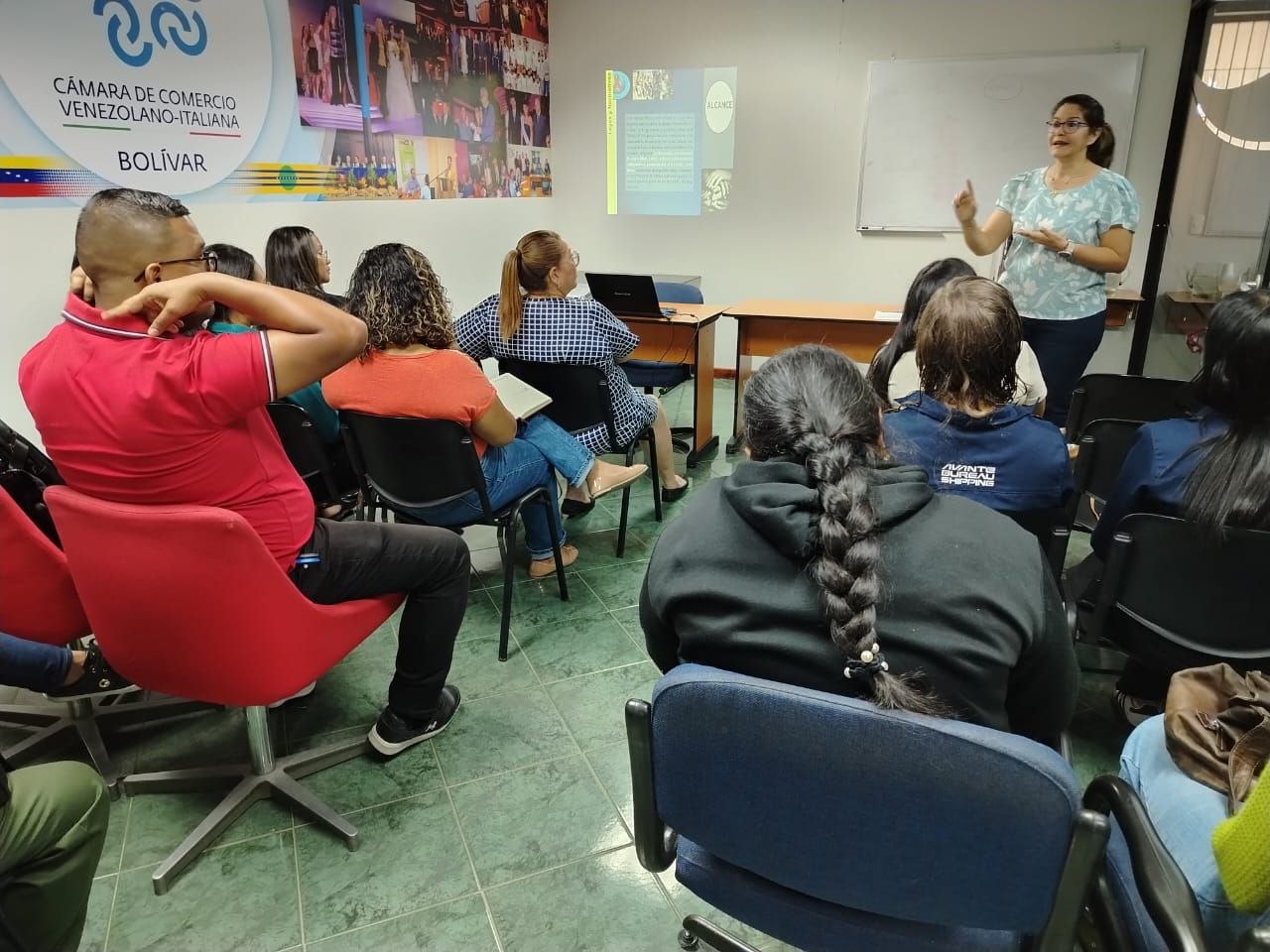 Ing. Aliana Estrada, especialista certificada por Inpsasel y directiva de Venezolana de Servicios e Ingeniería, C.A.