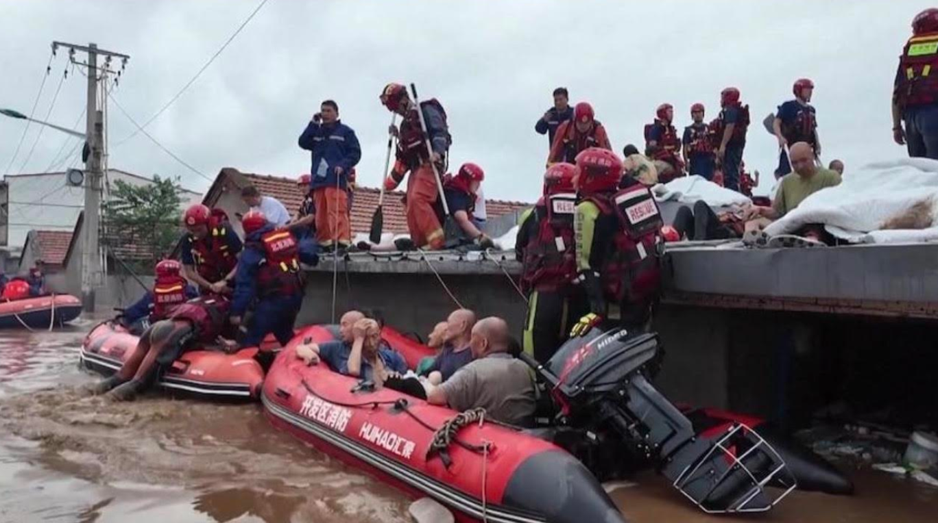 China intensifica las medidas de emergencia por inundaciones y deslizamientos de tierra