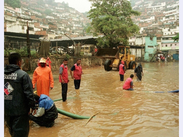 Fuertes lluvias provocan inundaciones y anegaciones en varios sectores de Caracas
