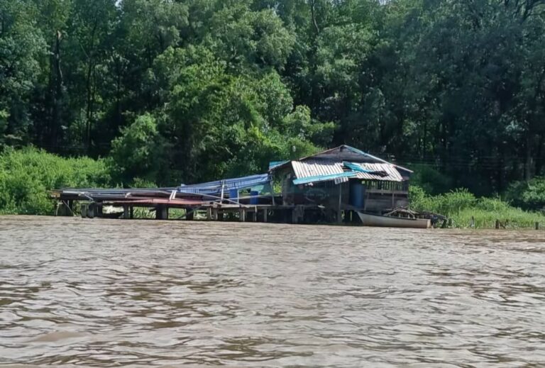 Ventarrón desplomó escuela de Punta Pescador