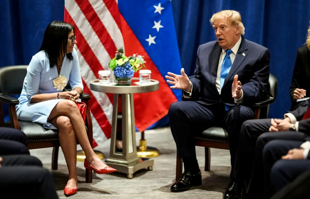 Primera reunión cara a cara entre Delcy Rodríguez y Donald Trump