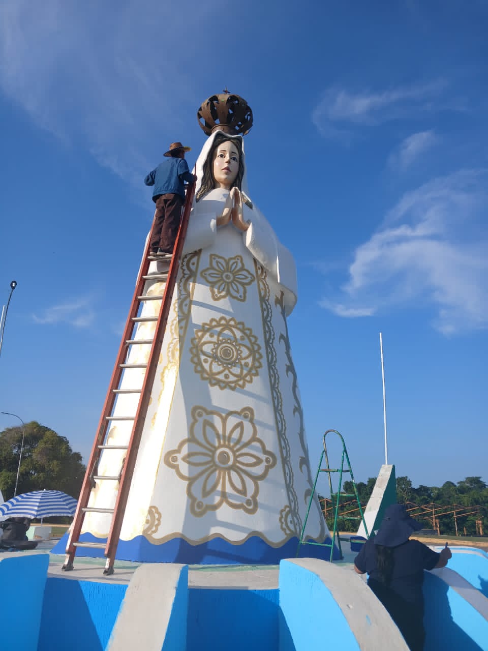 Monumento de la Virgen recibió embellecimiento para el día 8 de septiembre