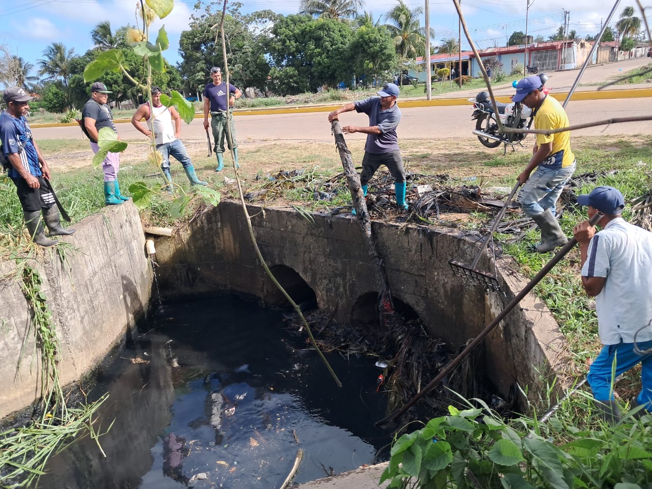 Alcaldía de Tucupita intensifica limpieza de canales de drenaje en diferentes comunidades
