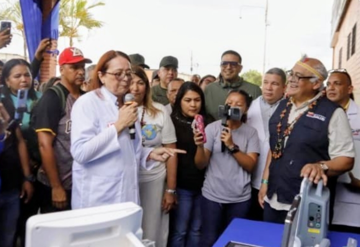 Complejo Hospitalario recibió dotación y visita ministerial